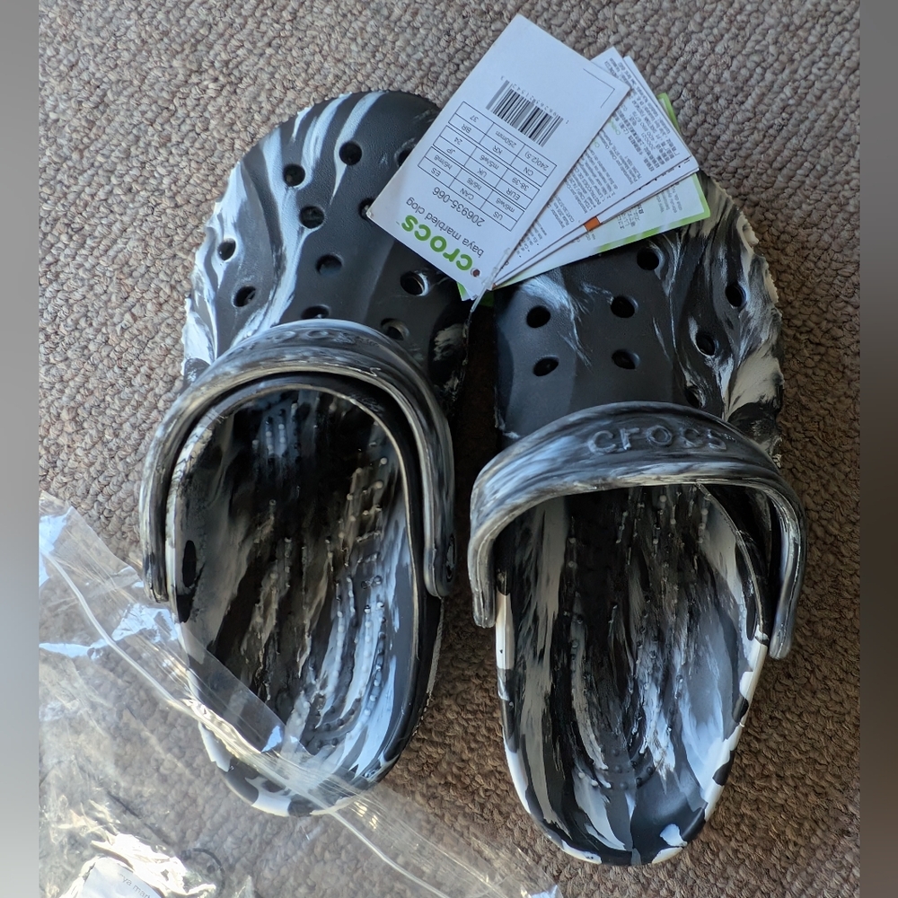 Crocs - Brand New. Men's 6/Women's 8